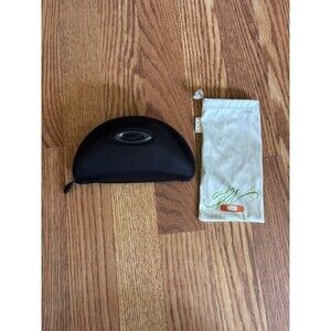 Genuine Oakley Soft Shell Zipper Case with Soft Nylon Sleeve